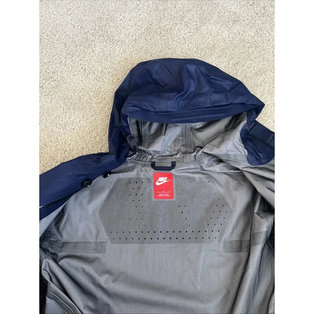 Nike GF New Master Saturday Jacket Black Hyper Blue Water Resistant Nylon Mens
